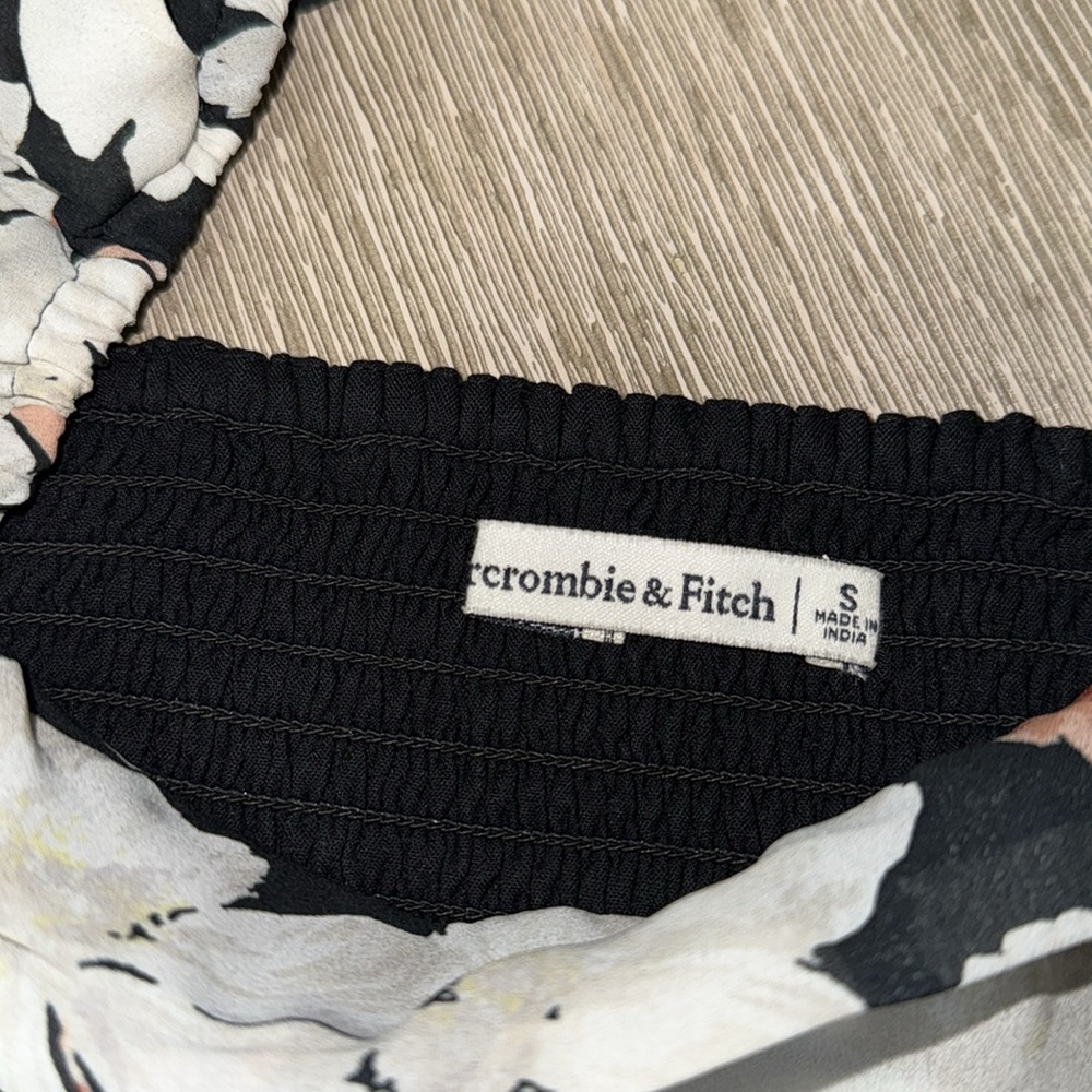 ♥️SOLD♥️Abercrombie & fitch black white floral smocked square neck long top XS S - Picture 6 of 7